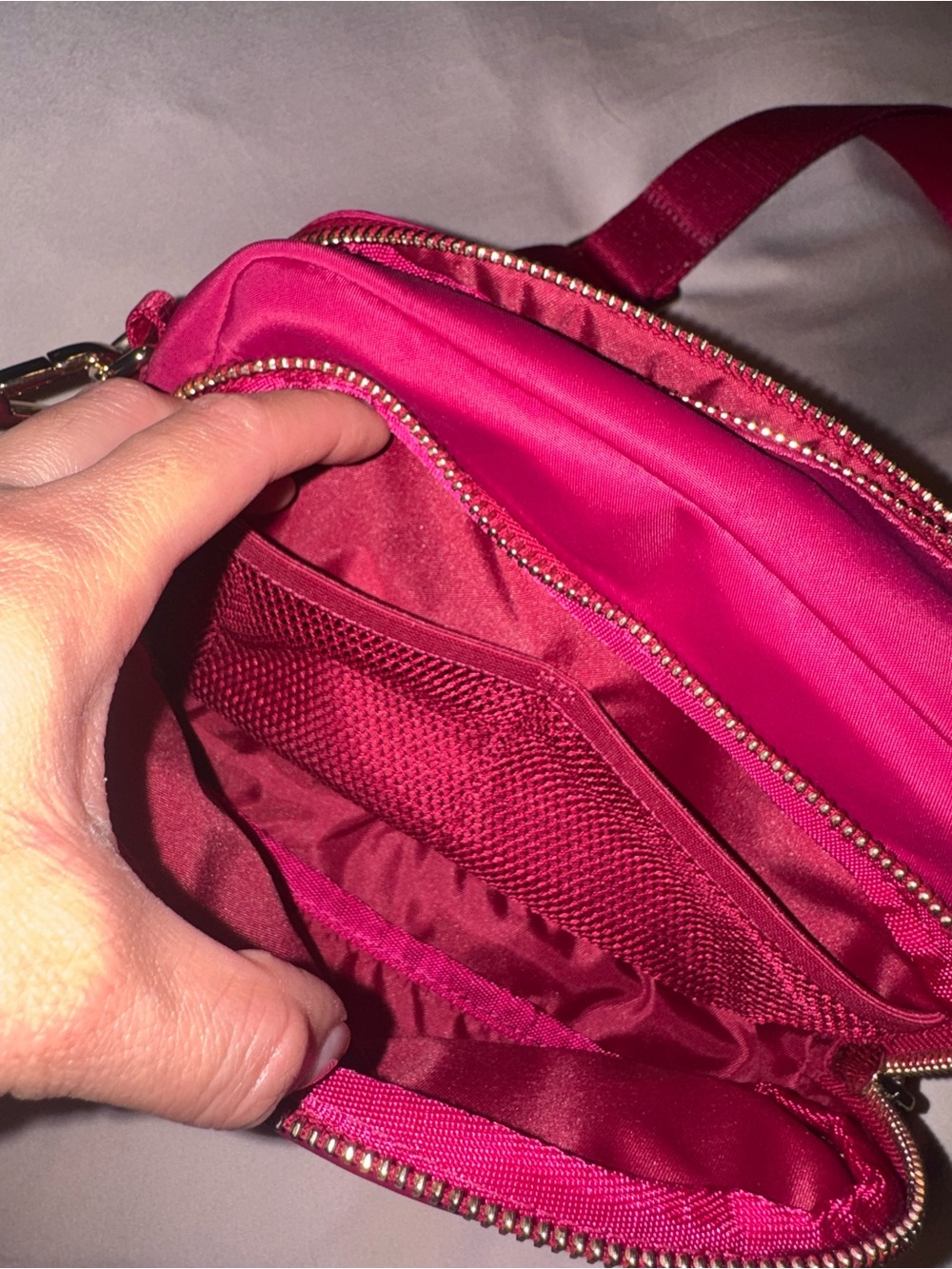 lululemon athletica Everywhere Crossbody Bag Metal Hardware Berry Rumble/GOLD - Picture 10 of 16
